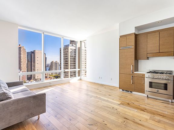 3rd image of 325 Lexington Ave APT 26D