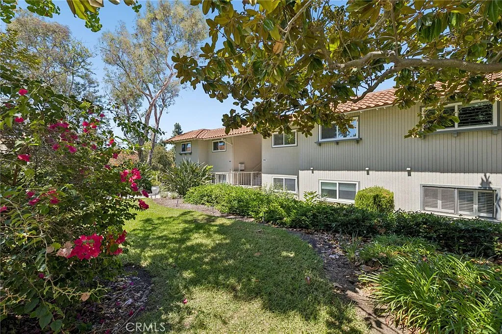 2 bed, 2.0 bath, 1057 sqft, $2,800 — Photo 1