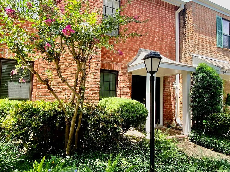 752 Augusta Dr #752 — Photo 2
