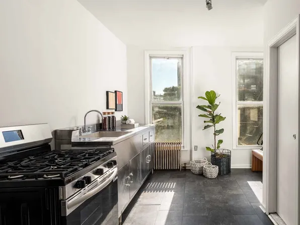 152 North 9th Street image 8 of 16