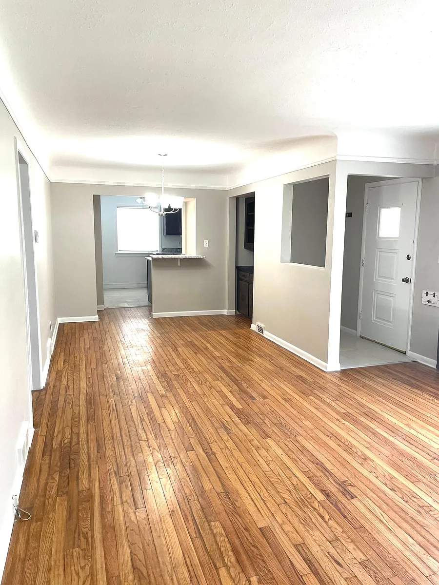 Building Photo - 4837 N Sedgewick Rd