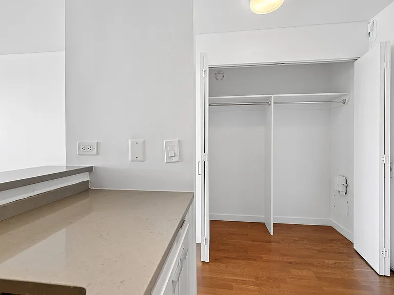 420 W 42nd St #27D — Photo 9