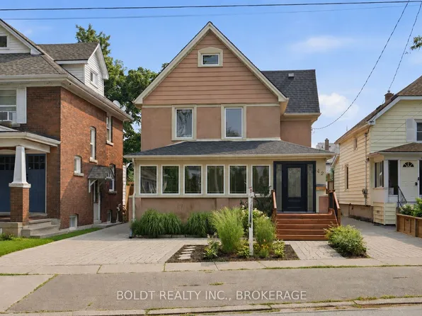 42 Thomas St, Saint Catharines, ON L2R 6L9