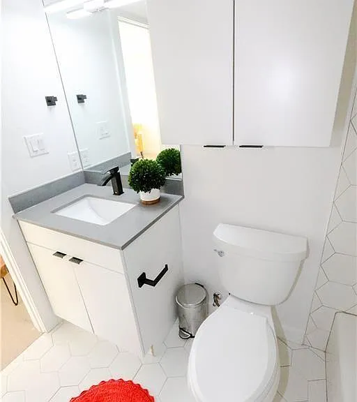 400 E 30th St #101 — Photo 18