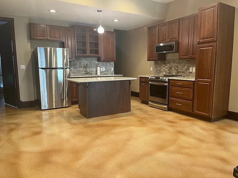 11646 N Oak Hills Pkwy #A — Photo 2