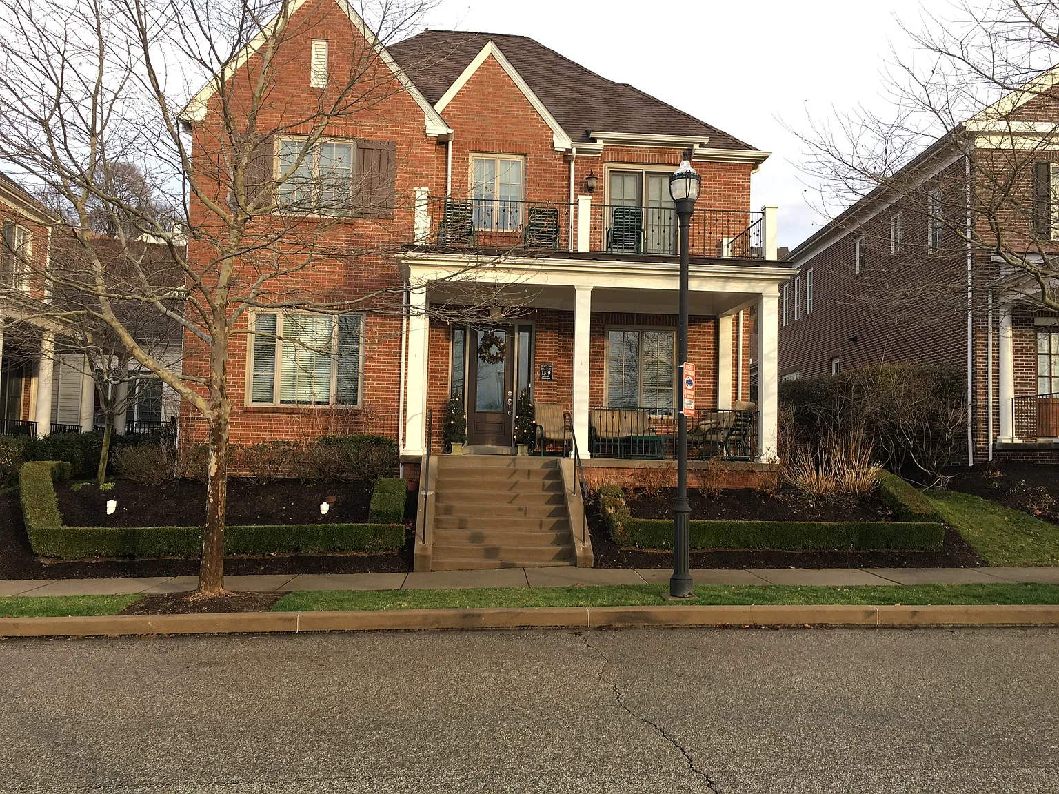 1319 Parkview Blvd photo 1