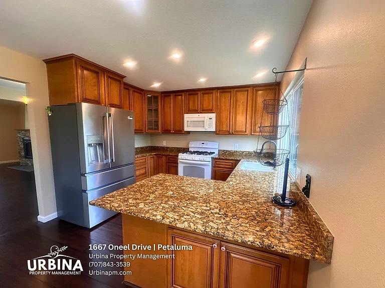 1667 Oneel Dr — Photo 5