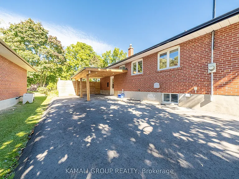 714 Gilbert St W #BASEMENT — Photo 13