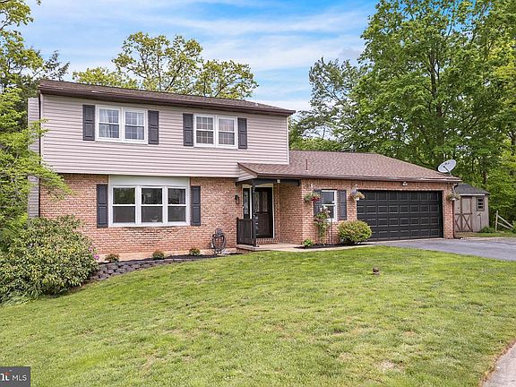 2nd image of 6 Spruce Ct