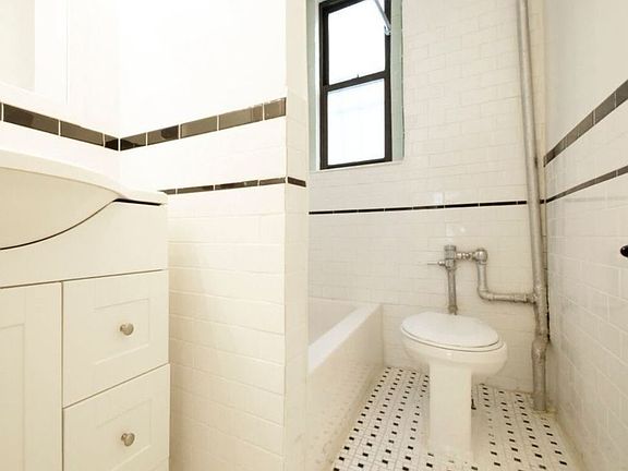 4th image of 39 E 17th St APT 3F