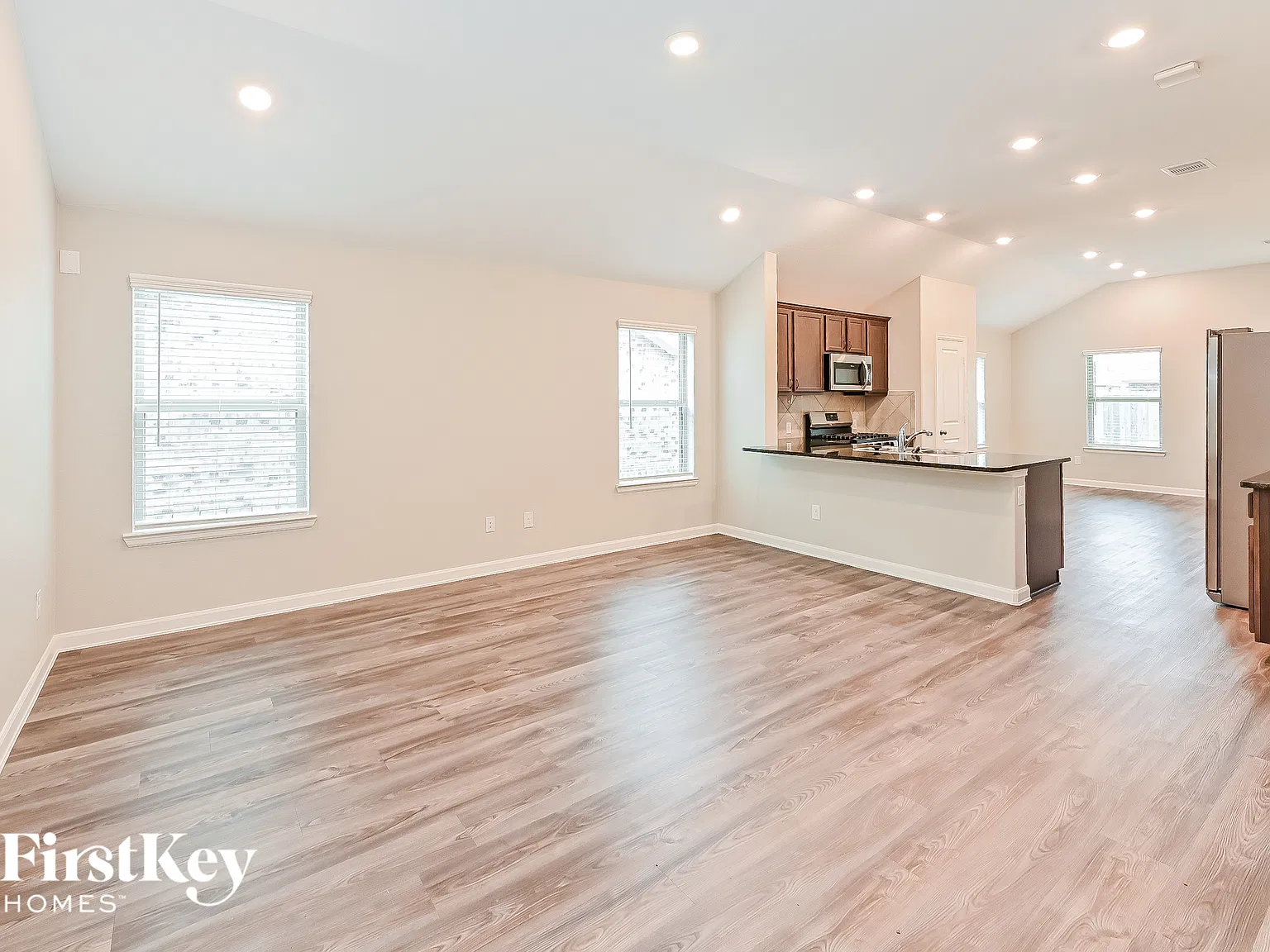 3 bed, 2.0 bath, 1567 sqft, $2,220 — Photo 4