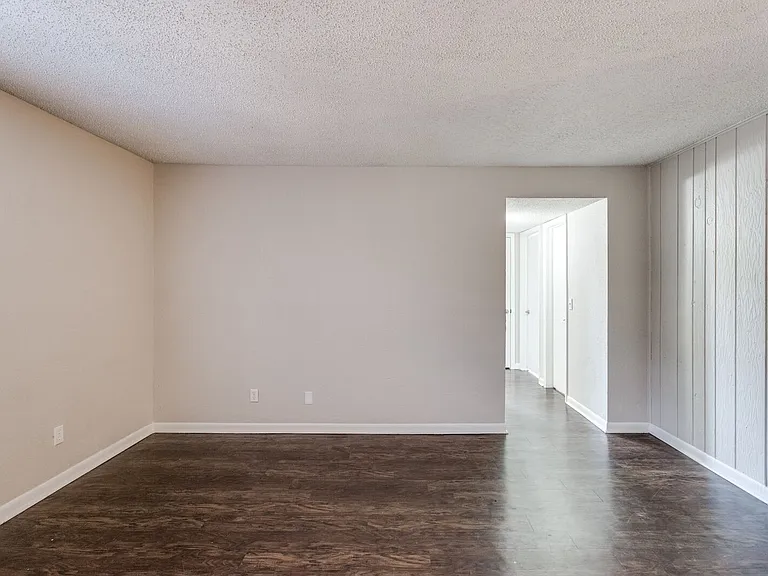 2400 Nottingham Way — Photo 16