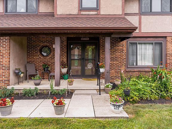 2nd image of 10233 N Crosset Hill Dr