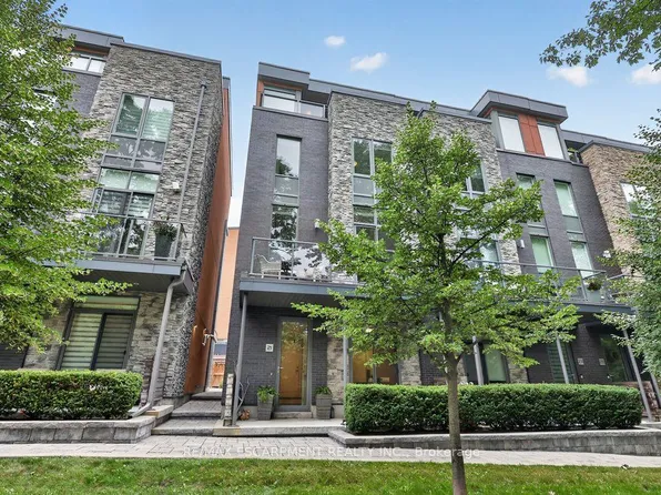 21 Godfreys Ln, Mississauga, ON L5H 2T1