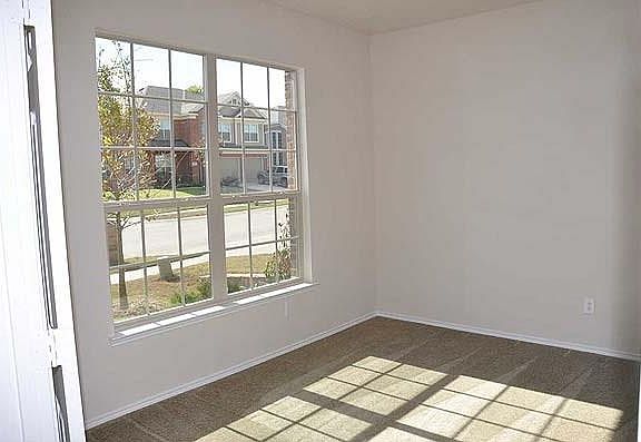 3rd image of 529 Twin Knoll Dr