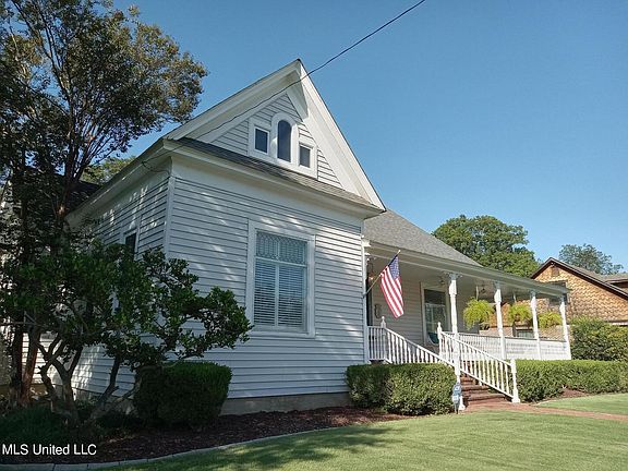 2nd image of 207 E Gresham St