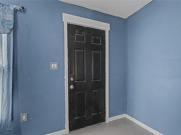 3rd image of 2046 N Union Rd