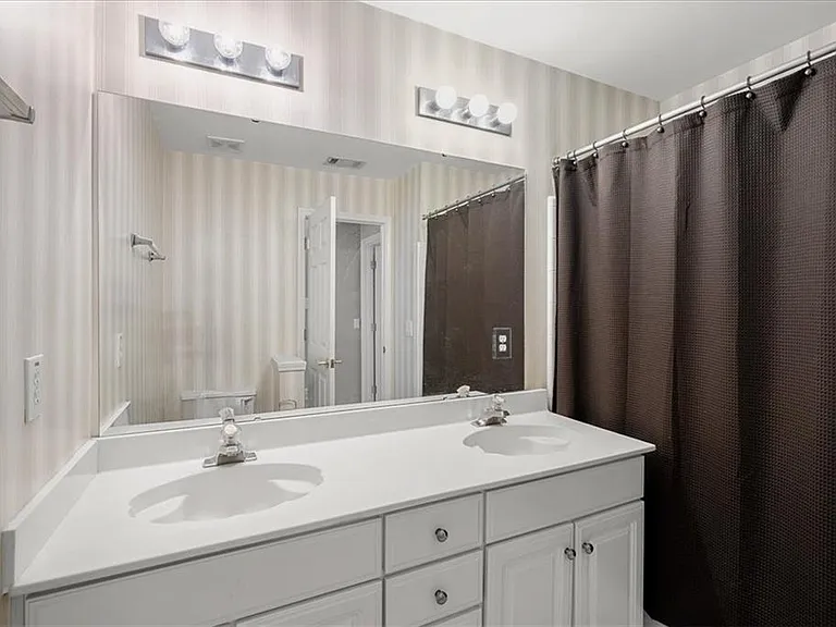 1100 Olde Roswell Grv — Photo 19