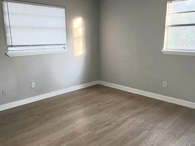 3142 W 6th St — Photo 11