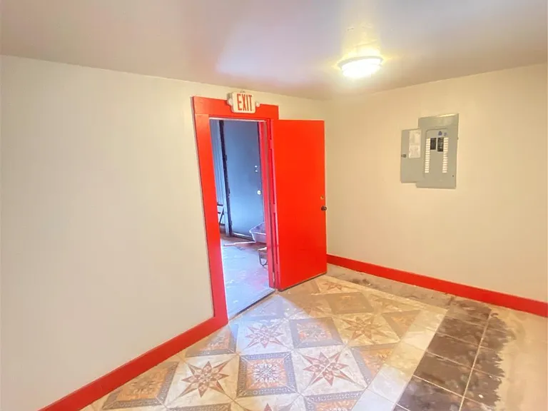 10326 Antoine Dr — Photo 21