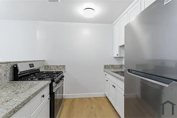 1922 S Hobart Blvd #9 — Photo 10