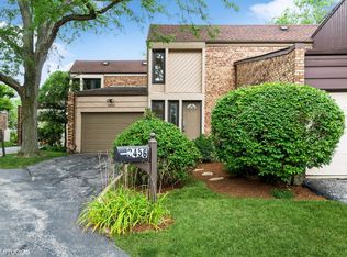 2456 Cobblewood Dr, Northbrook, IL 60062
