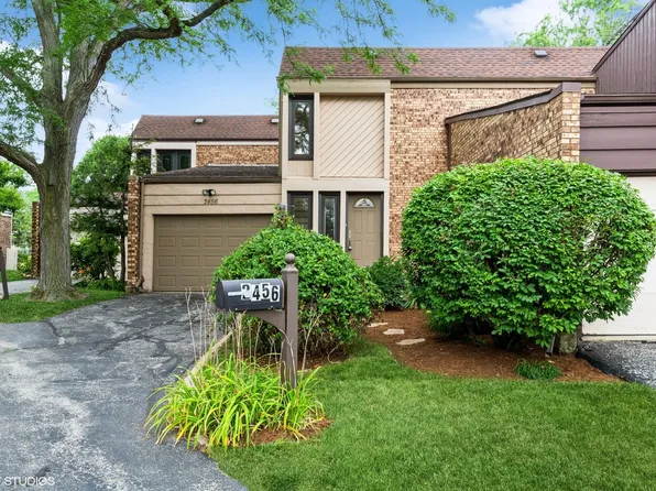 2456 Cobblewood Dr, Northbrook, IL 60062