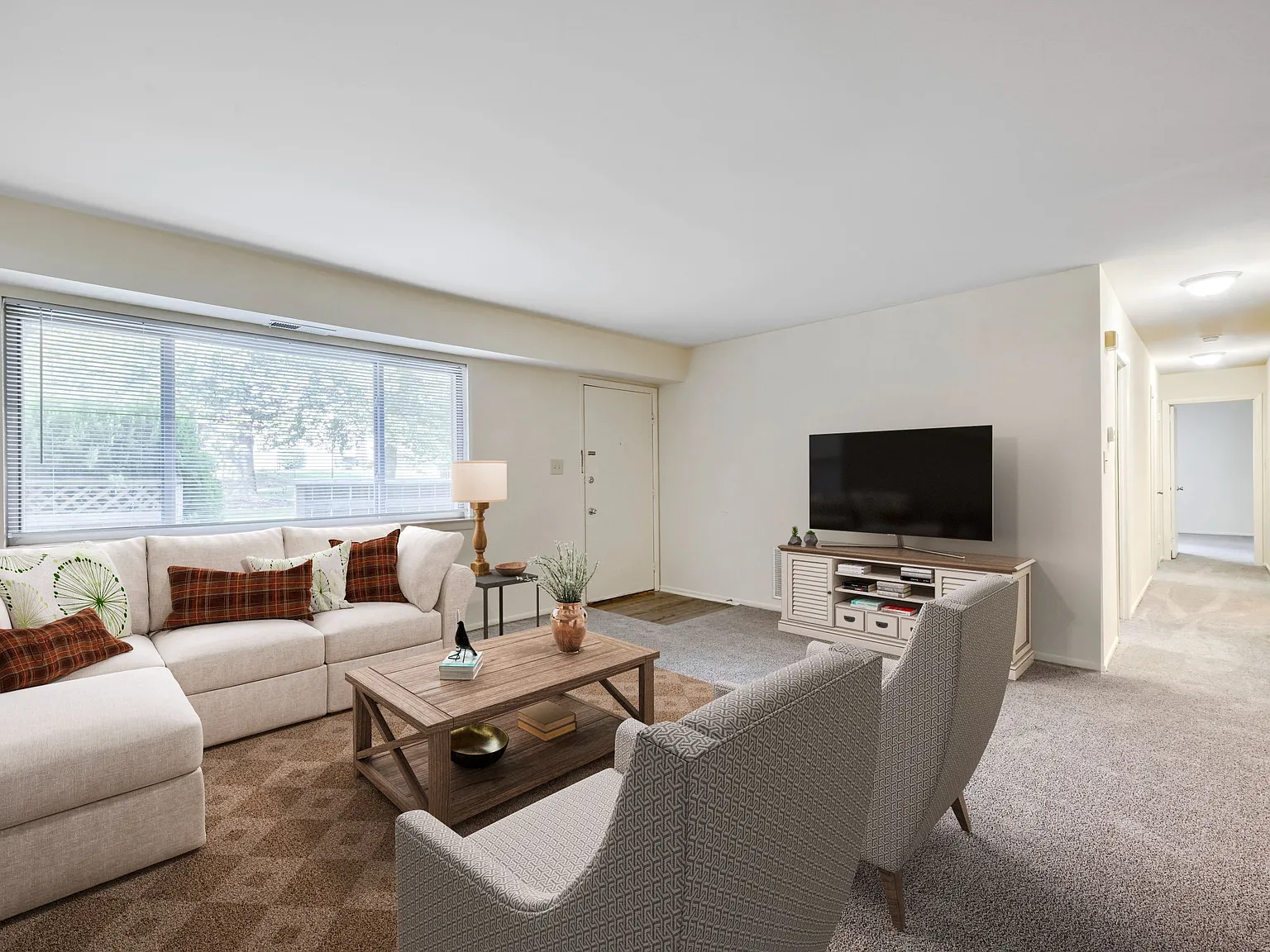 Plaza I Apartments — Photo 2