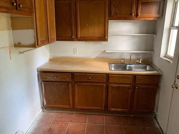 4th image of 5173 Janice Cir S