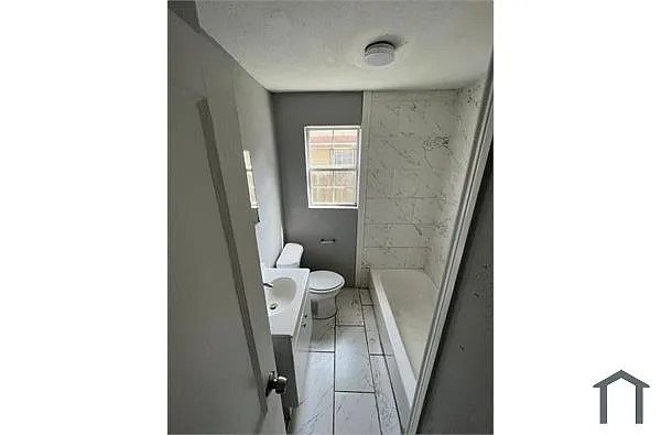 Building Photo - 3212 Winbern St #B