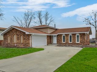 651 Old Meadow Rd, Matteson, IL 60443