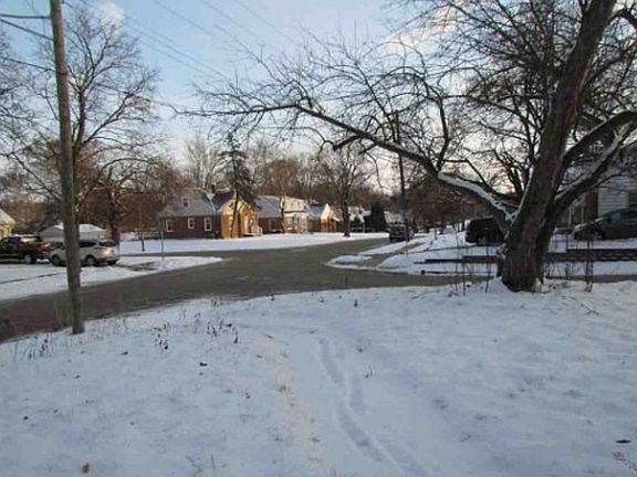 Exterior Neighborhood (street photo)