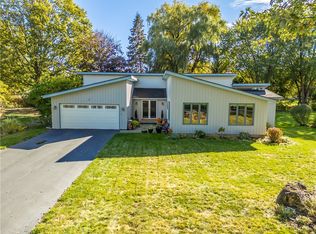 138 Timberline Dr, Penfield, NY 14526