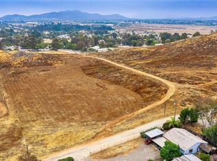 1 Saddleback Ln, Menifee, CA 92584