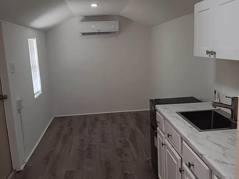 1510 Egan Dr — Photo 2