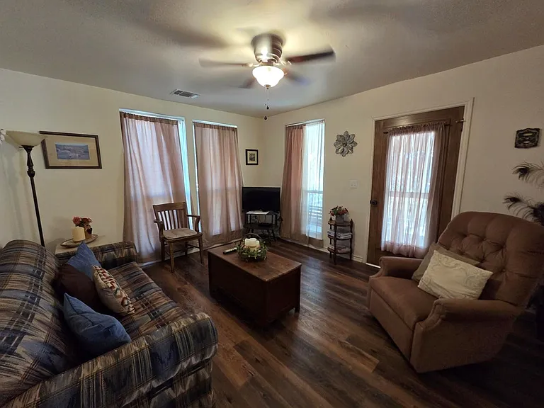 1006 E Highway St — Photo 16