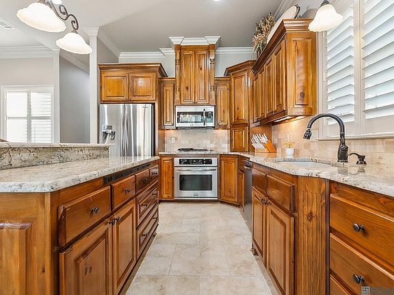 5th image of 18401 Old Maplewood Dr