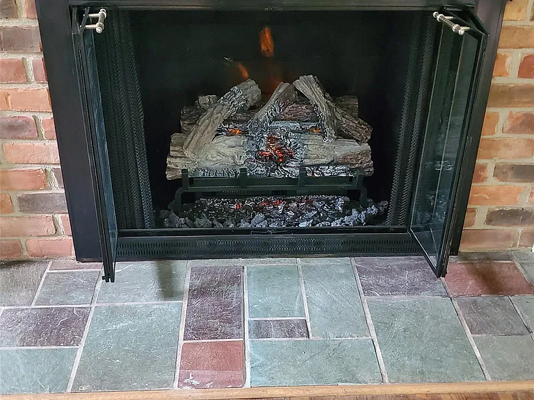 249 W Buell Rd E — Photo 24