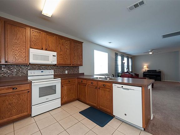 4th image of 10125 Hanover Dr