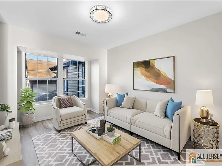 13 Canterbury Dr #13E — Photo 1