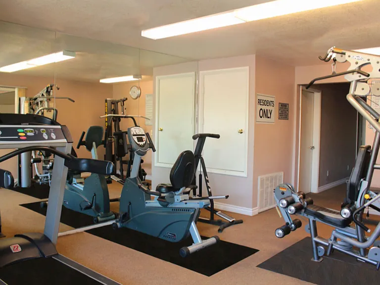 Mandalay Bay Apartments — Photo 27