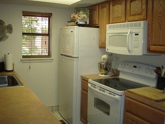 5th image of 202 W Tarpon St