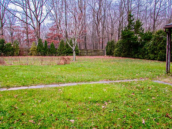 1689ReadingRd_BackYard_12162013
