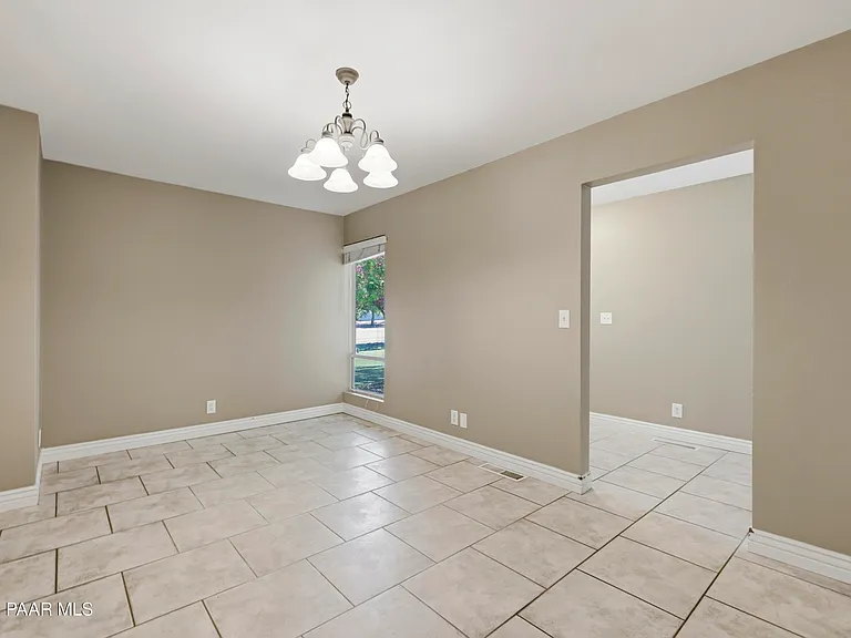 1978 Catalpa Cir — Photo 10