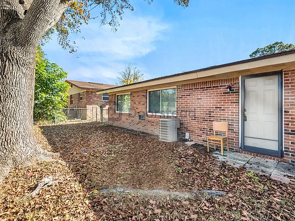 4th image of 6135 Longchamp Dr