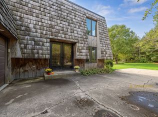 9213 High Meadow Ln, Woodstock, IL 60098