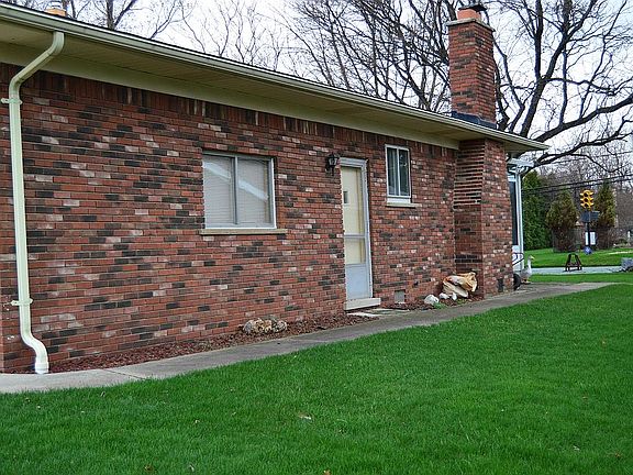 3rd image of 31585 Schoolcraft Ave