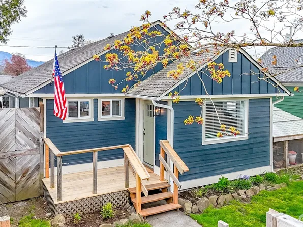 3015 Fredrickson Street, Enumclaw, WA 98022