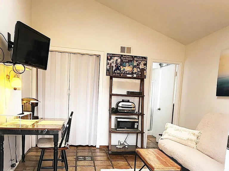 682 Carlo Dr — Photo 6