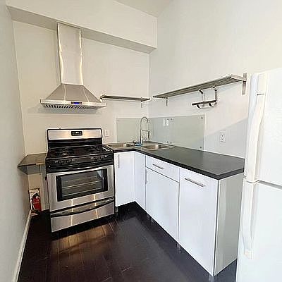 4th image of 167 Sands St APT 609
